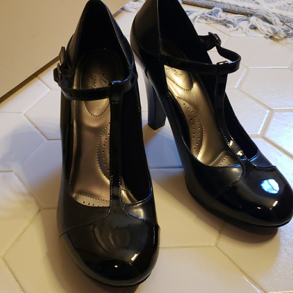 Black Pumps